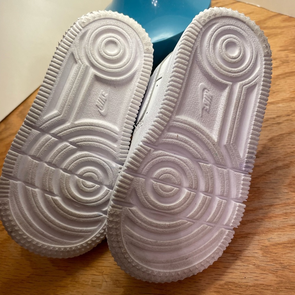 Nike Kids' White Sneakers - Picture 4 of 4